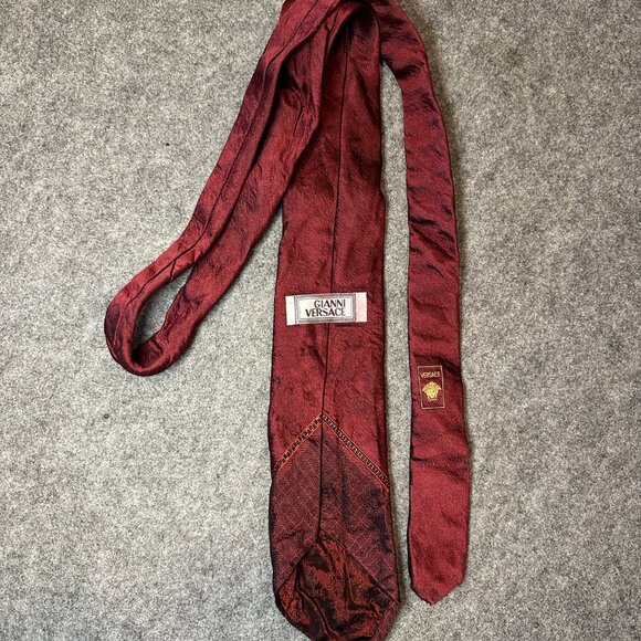 Vintage Gianni Versace Men’s Silk Tie – Burgundy Pattern 8/10 Condition - Picture 2 of 7